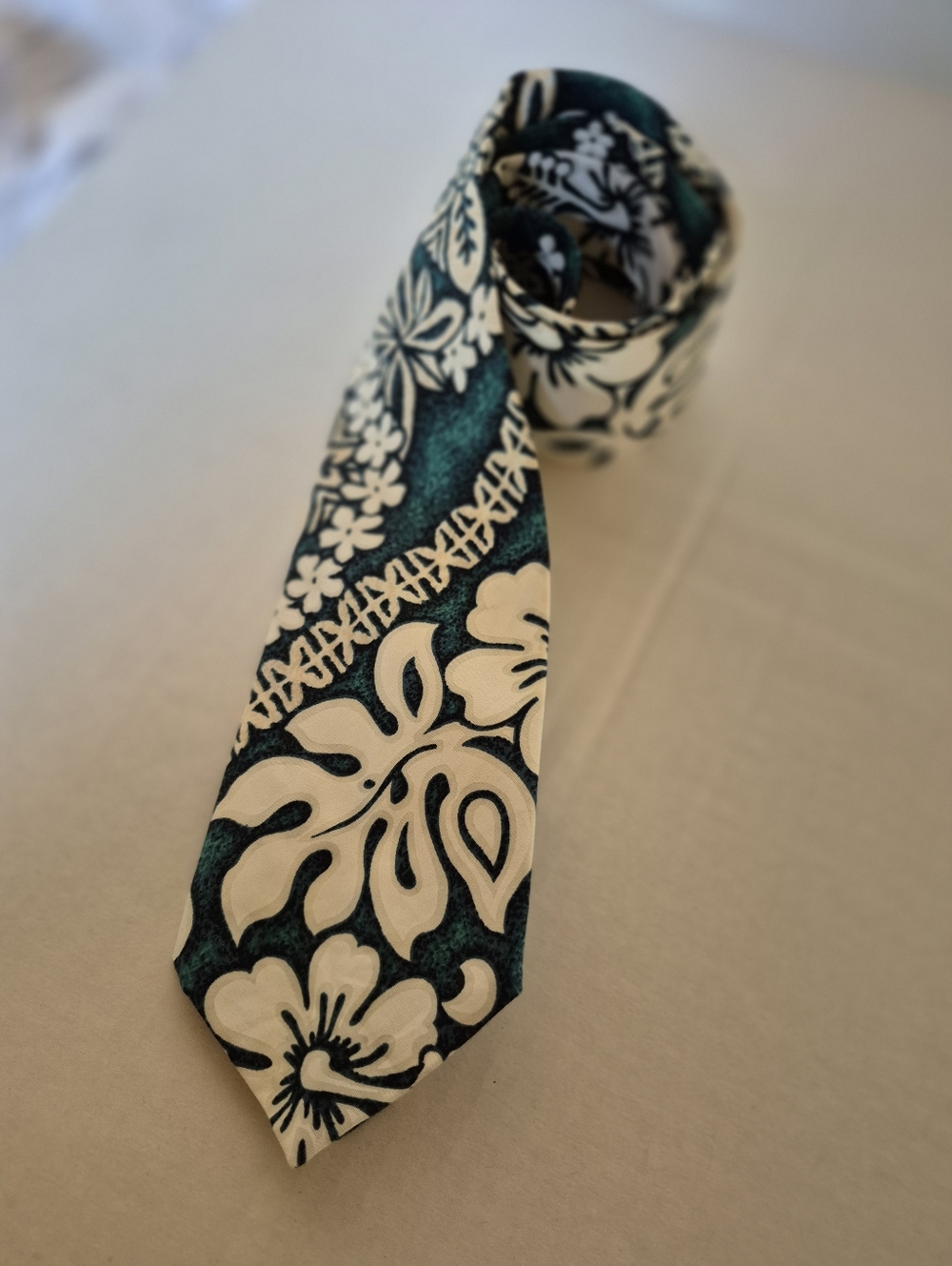 Hilo Hattie Teal and White Floral Aloha Tie